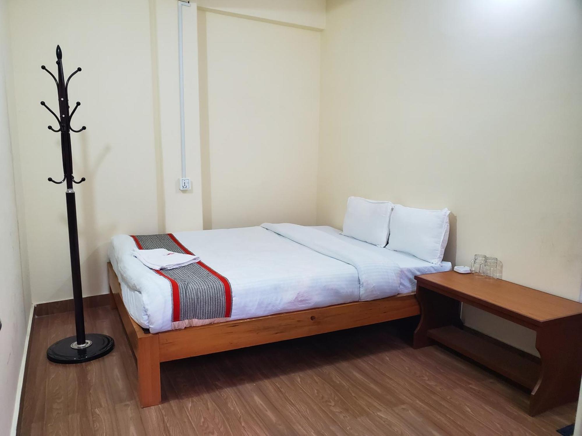 Santoshi Guest House, Pokhara Bilik gambar