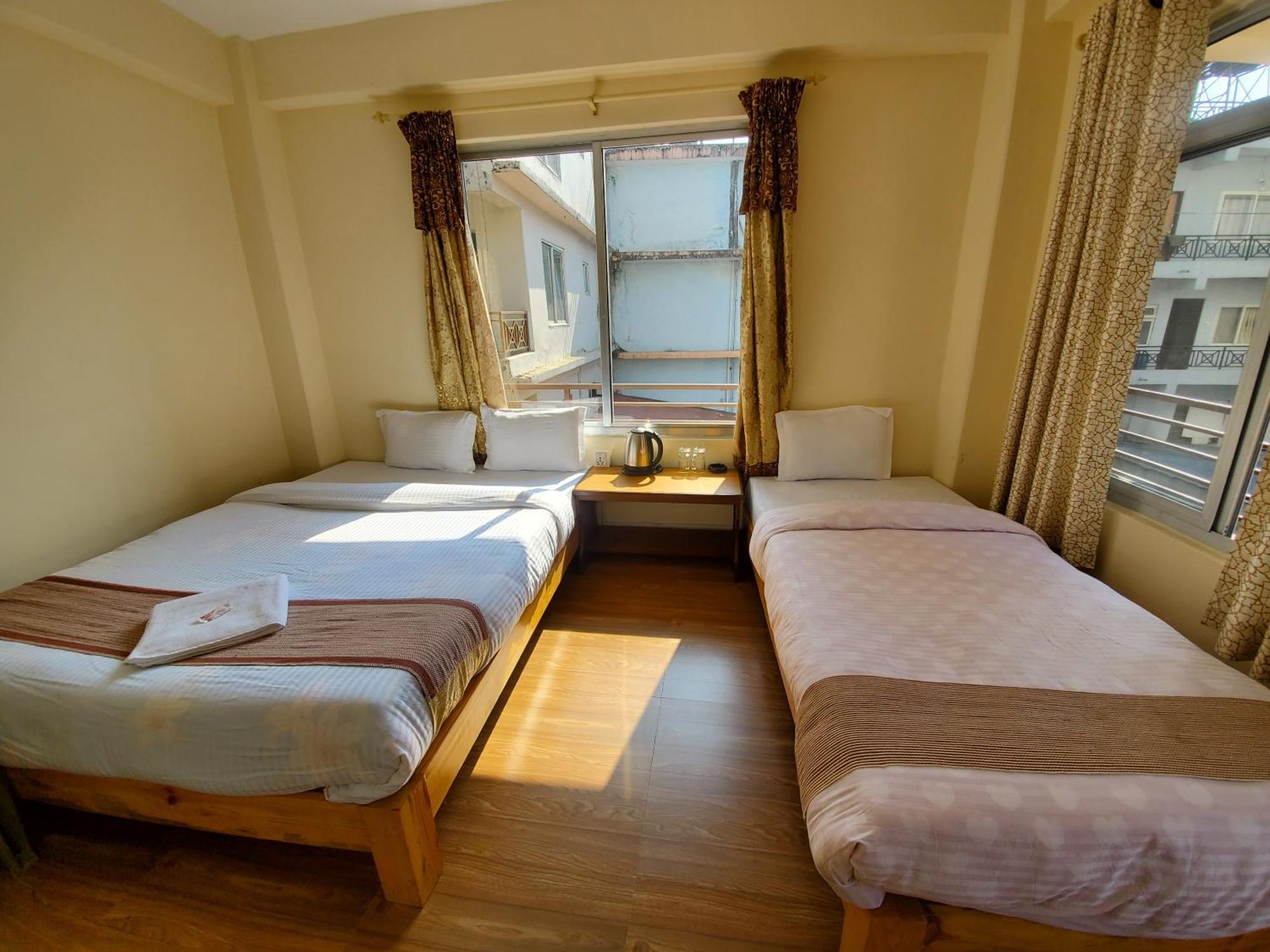 Santoshi Guest House, Pokhara Bilik gambar
