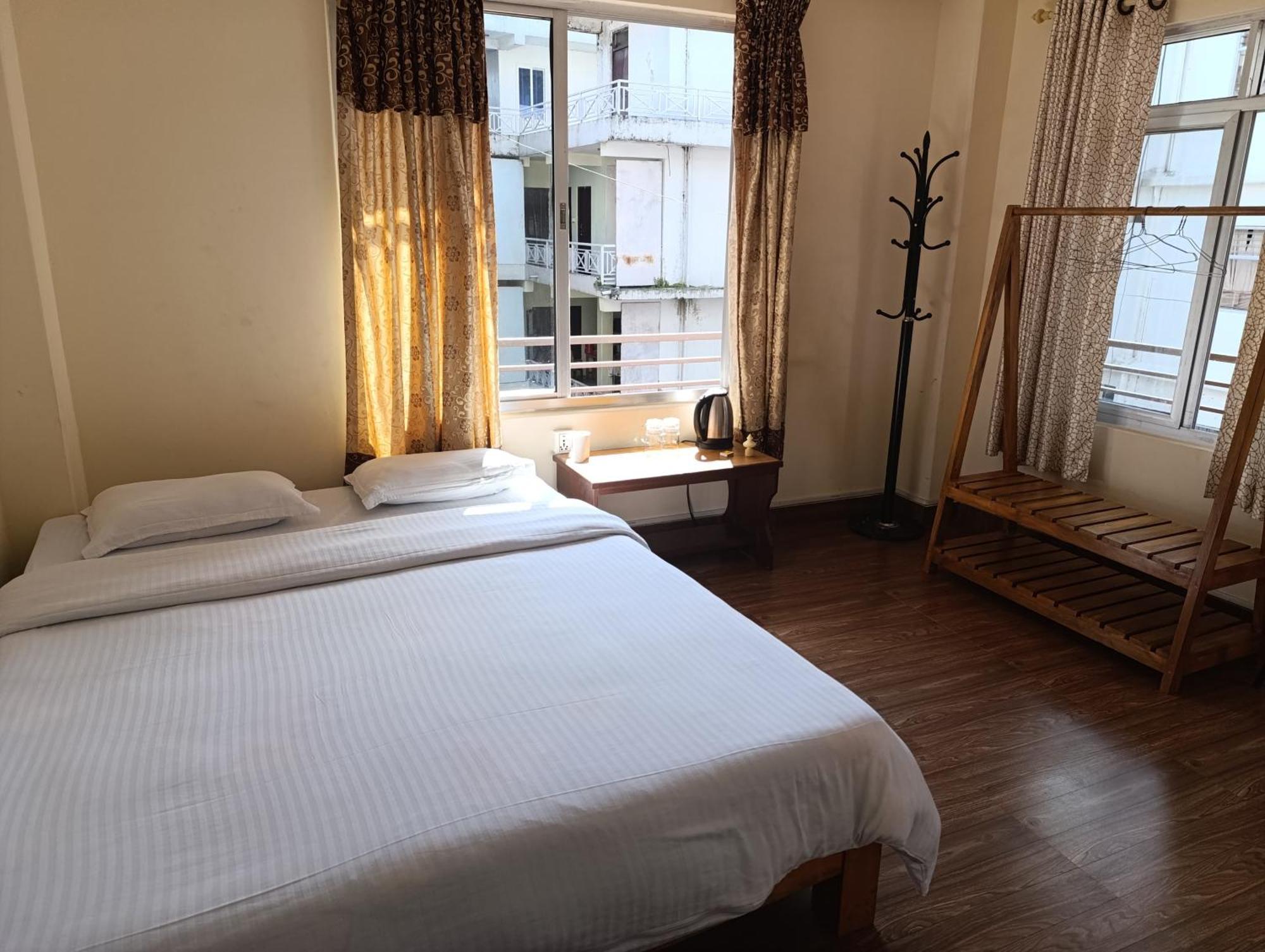 Santoshi Guest House, Pokhara Bilik gambar