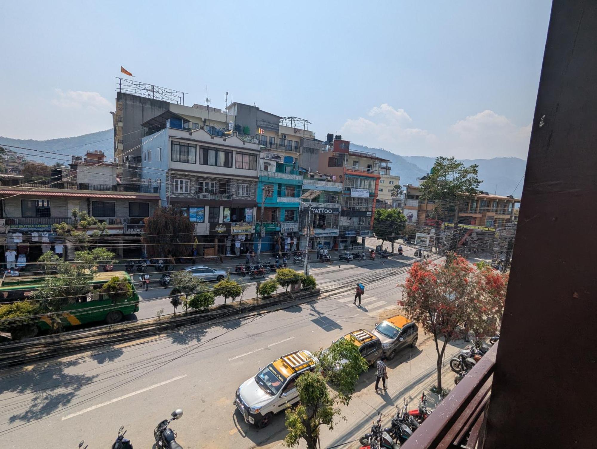 Santoshi Guest House, Pokhara Bilik gambar
